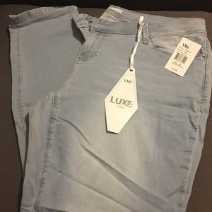 Light Color Capri Jeans